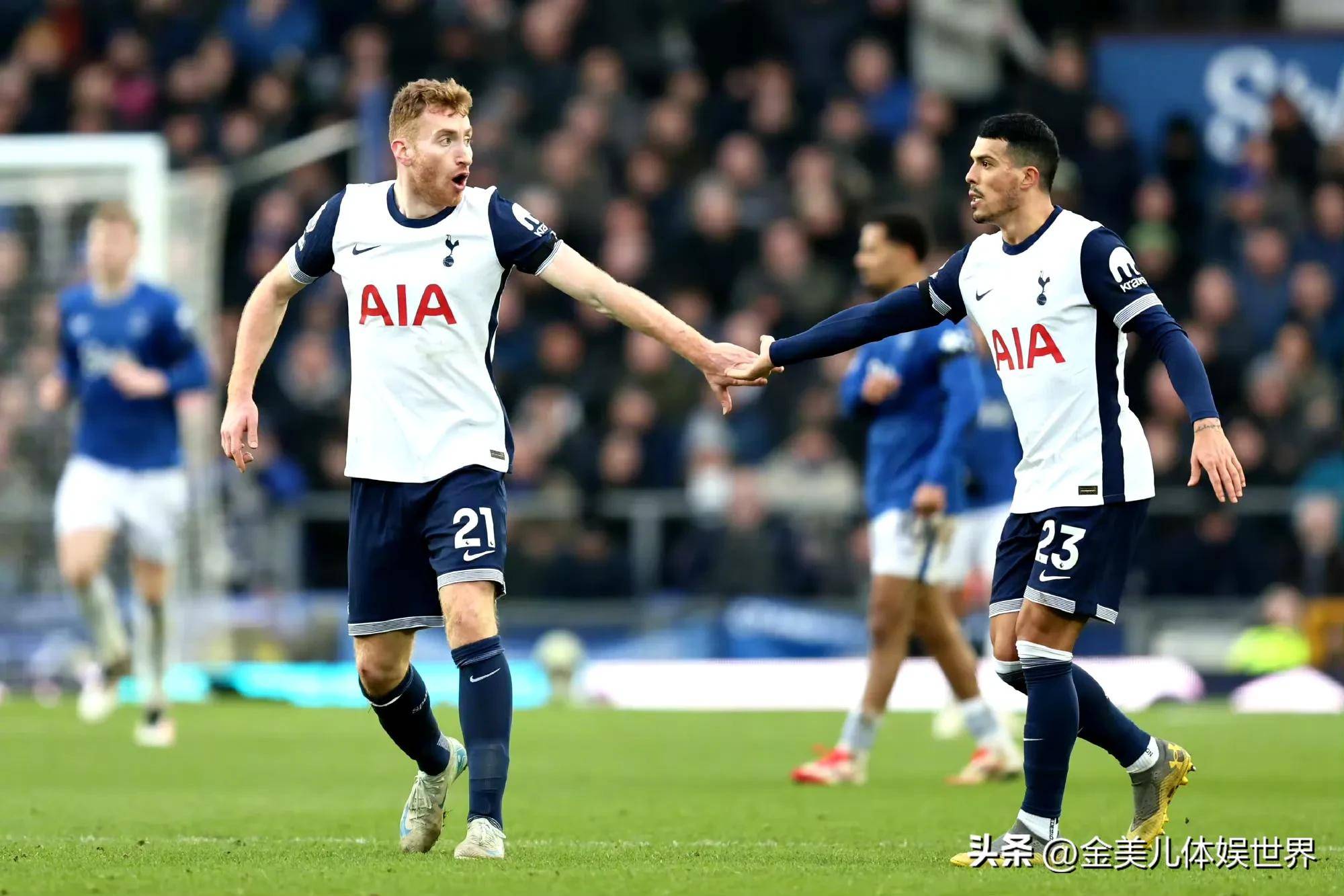 开云体育-阿扎伦卡重返赛场，爆冷首场状态出色，曼联观众沸腾！