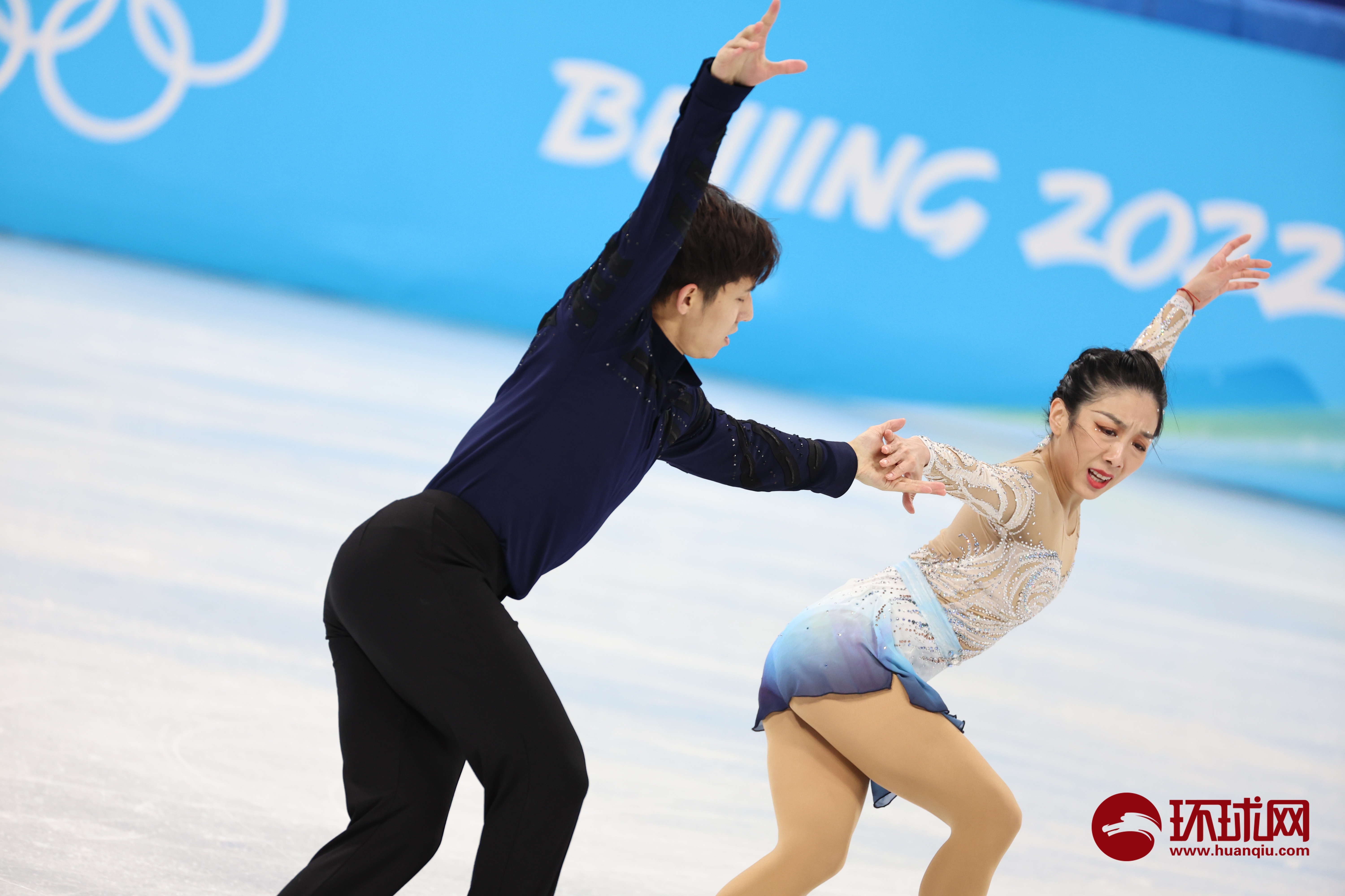 开云体育- JackeyLove重返赛场，战术调整首场状态出色，FPX观众沸腾！上演精彩一战