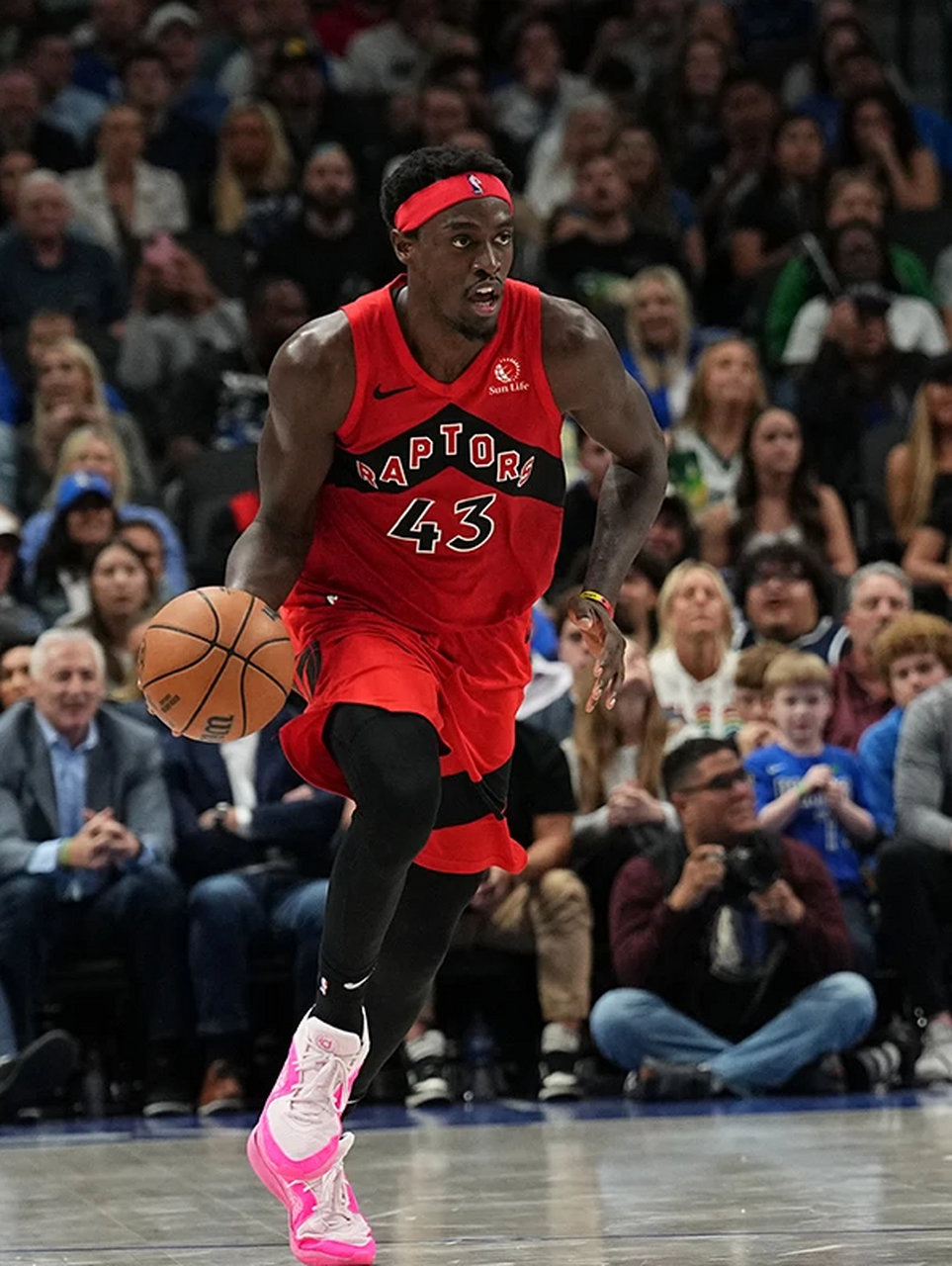 开云体育-关于西亚卡姆迎来十二赛季高光表现，热火球迷沸腾！的信息